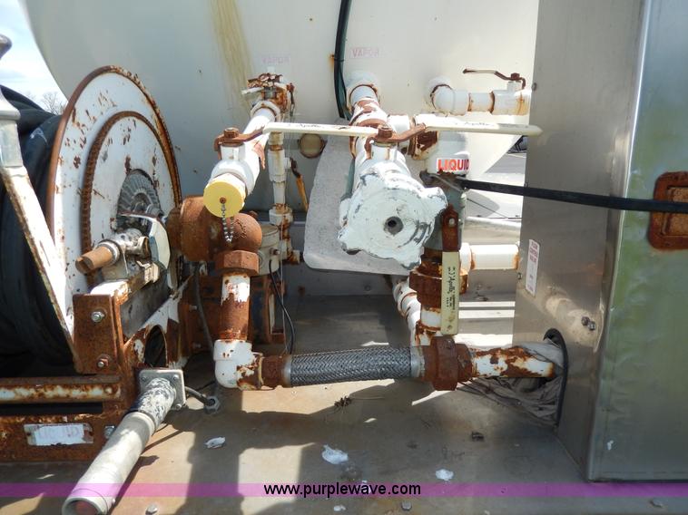 image for item D8143 1990 Ford LN8000 propane truck