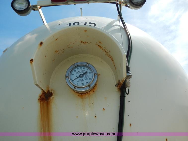 image for item D8143 1990 Ford LN8000 propane truck