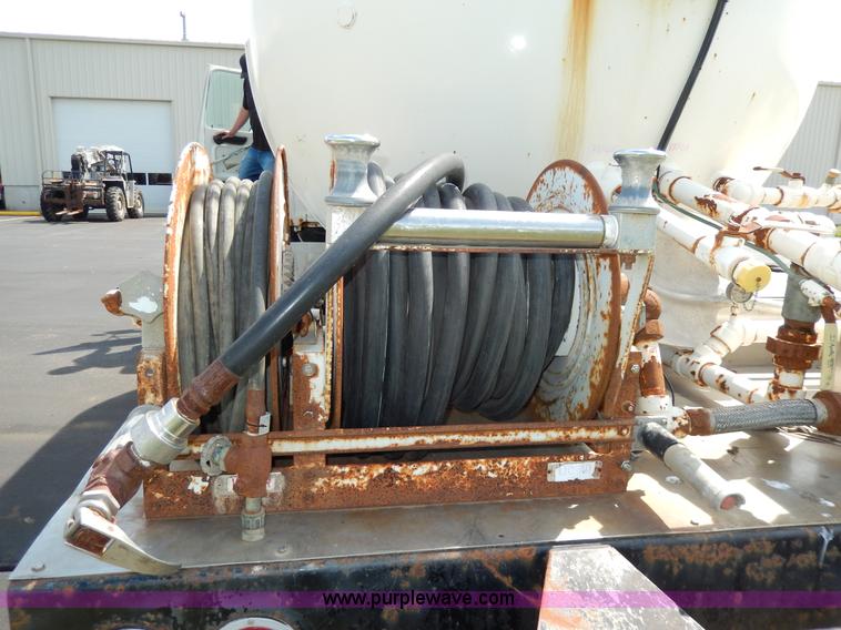 image for item D8143 1990 Ford LN8000 propane truck