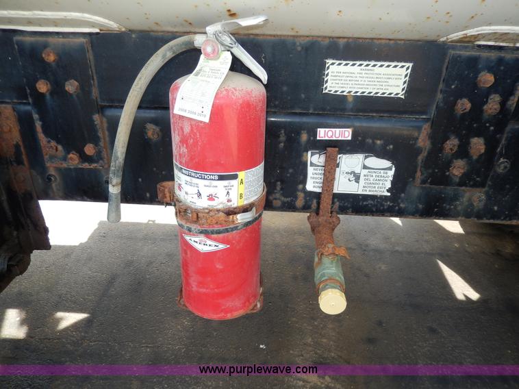 image for item D8143 1990 Ford LN8000 propane truck