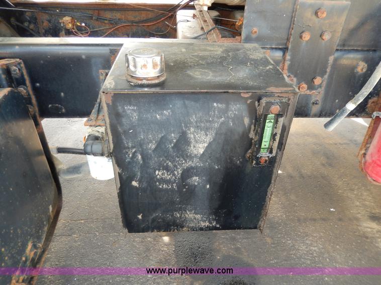 image for item D8143 1990 Ford LN8000 propane truck