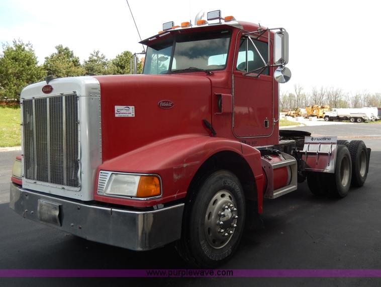 image for item D8146 1996 Peterbilt 377 semi truck