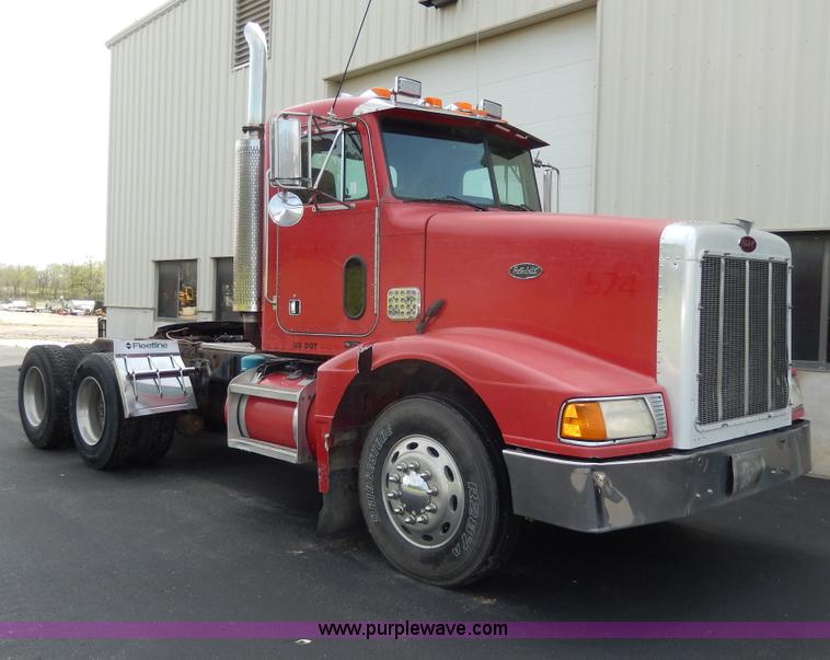 image for item D8146 1996 Peterbilt 377 semi truck