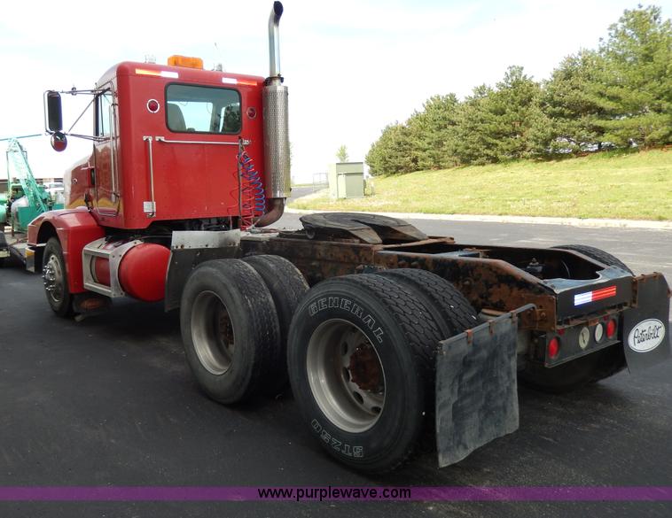 image for item D8146 1996 Peterbilt 377 semi truck