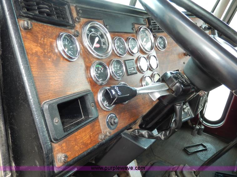 image for item D8146 1996 Peterbilt 377 semi truck