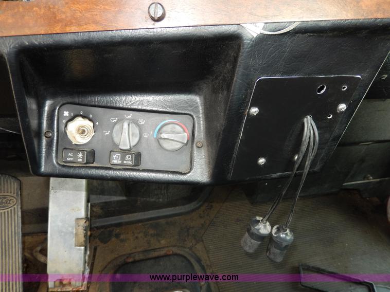 image for item D8146 1996 Peterbilt 377 semi truck