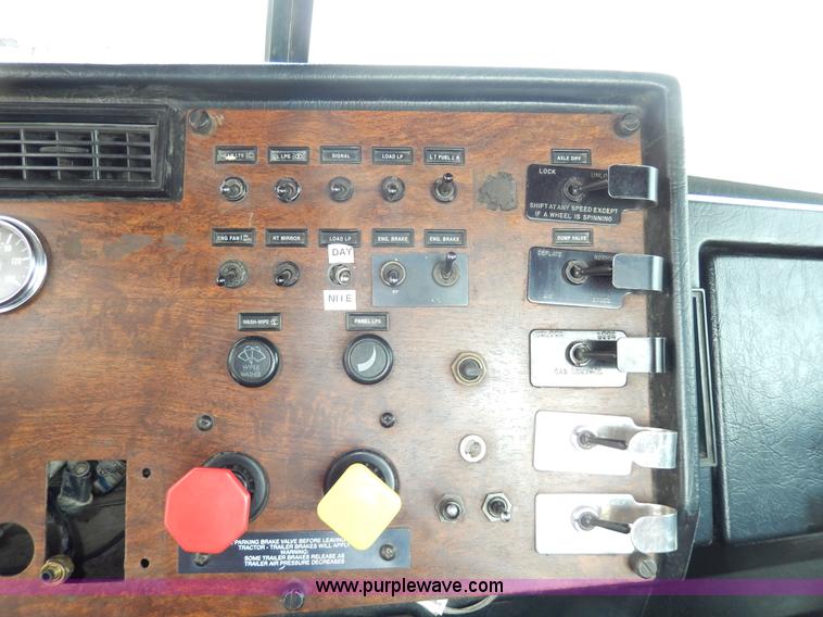 image for item D8146 1996 Peterbilt 377 semi truck