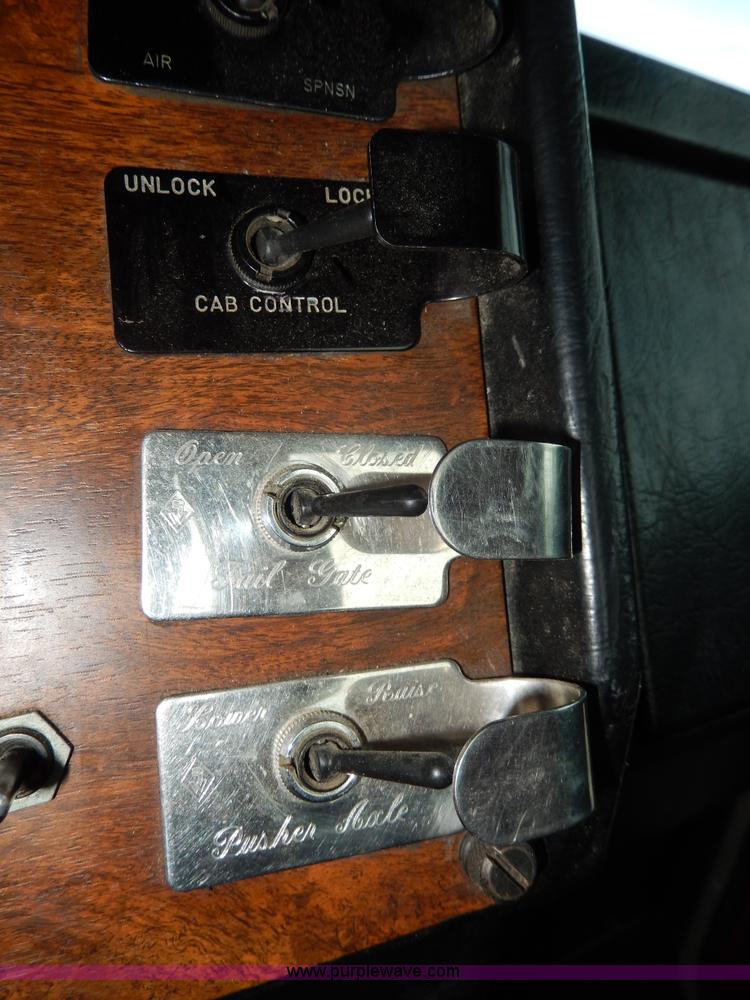 image for item D8146 1996 Peterbilt 377 semi truck