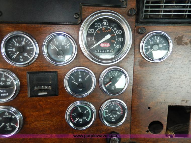 image for item D8146 1996 Peterbilt 377 semi truck