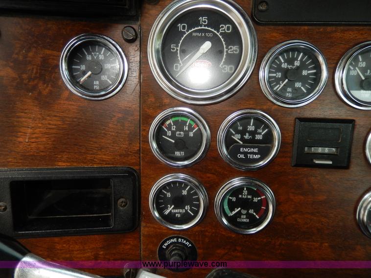 image for item D8146 1996 Peterbilt 377 semi truck