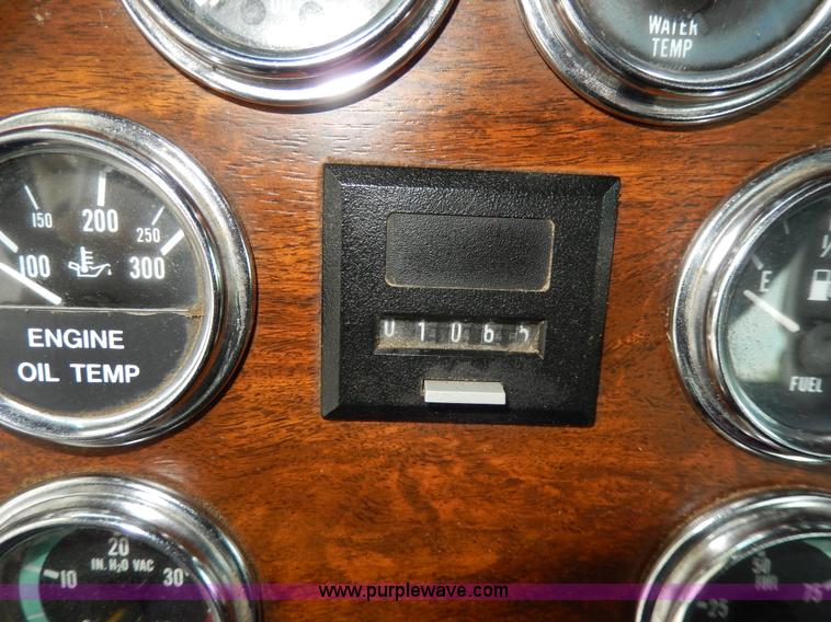 image for item D8146 1996 Peterbilt 377 semi truck