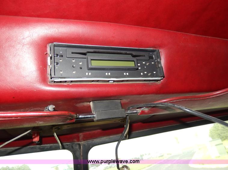 image for item D8146 1996 Peterbilt 377 semi truck