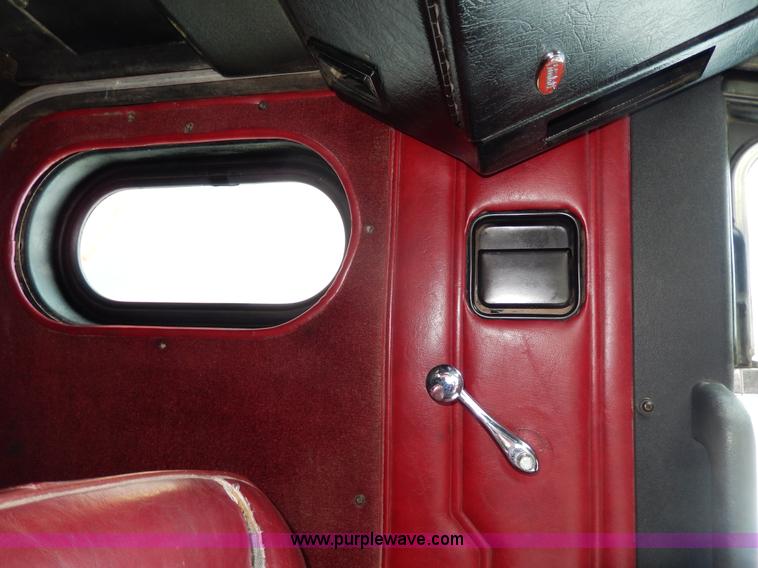 image for item D8146 1996 Peterbilt 377 semi truck