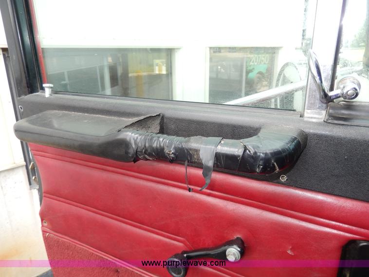 image for item D8146 1996 Peterbilt 377 semi truck