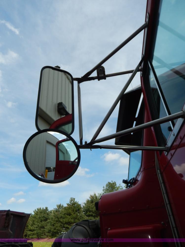 image for item D8146 1996 Peterbilt 377 semi truck