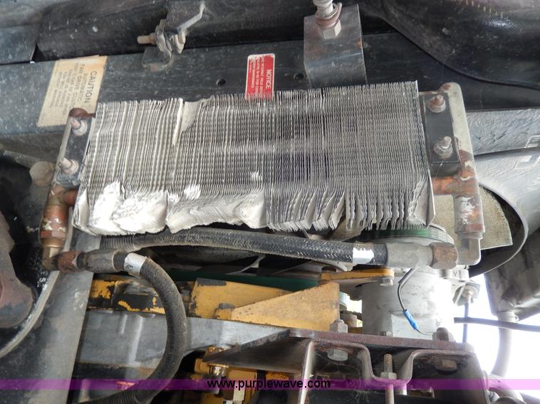 image for item D8146 1996 Peterbilt 377 semi truck