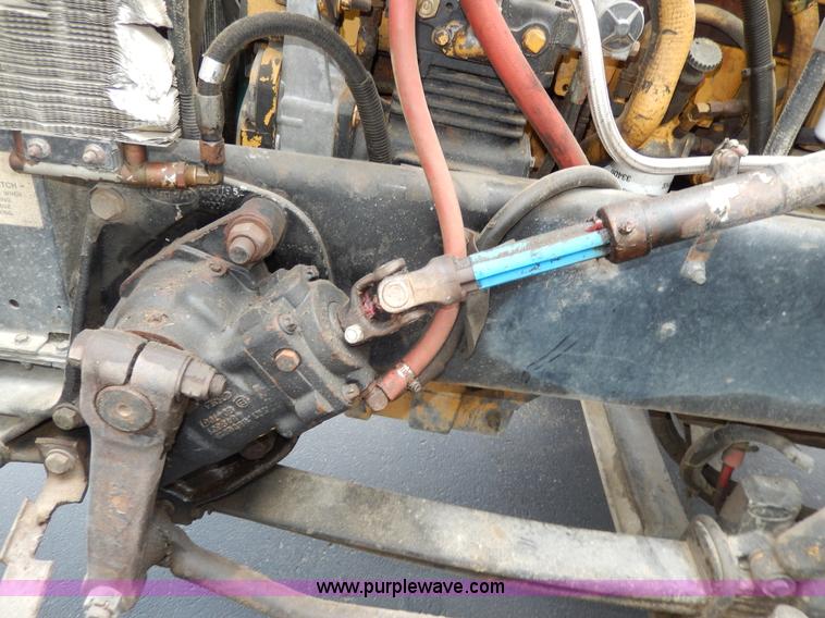 image for item D8146 1996 Peterbilt 377 semi truck