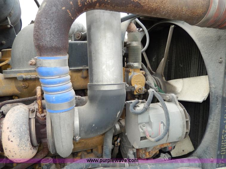 image for item D8146 1996 Peterbilt 377 semi truck