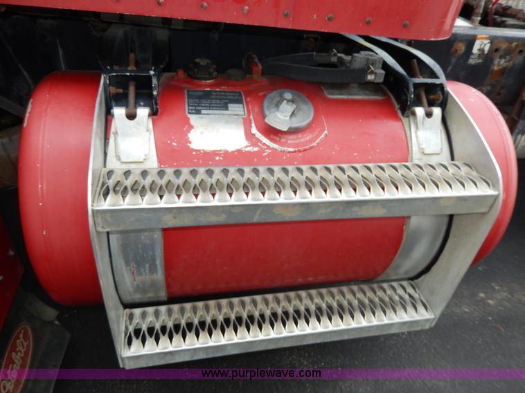 image for item D8146 1996 Peterbilt 377 semi truck