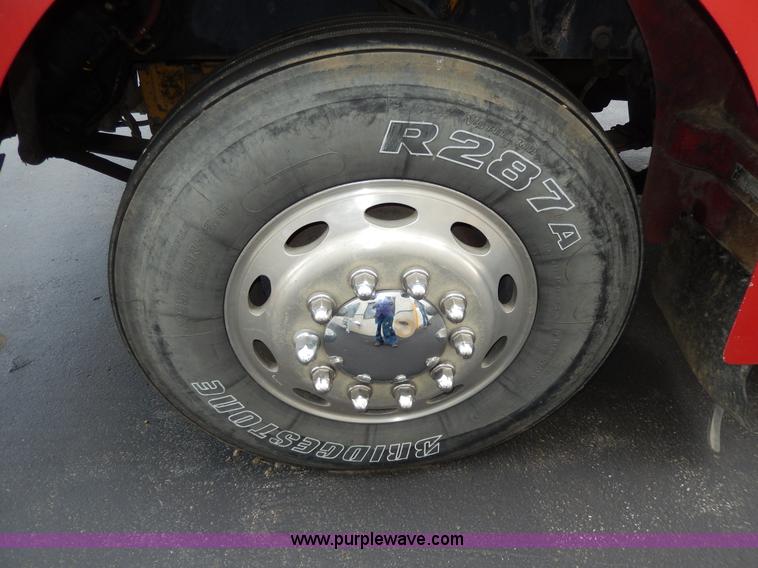 image for item D8146 1996 Peterbilt 377 semi truck