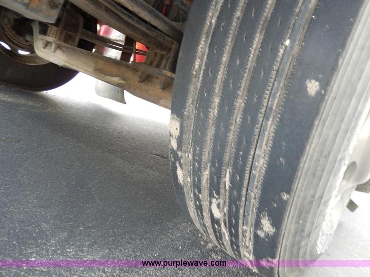 image for item D8146 1996 Peterbilt 377 semi truck