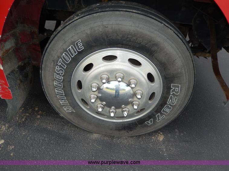 image for item D8146 1996 Peterbilt 377 semi truck