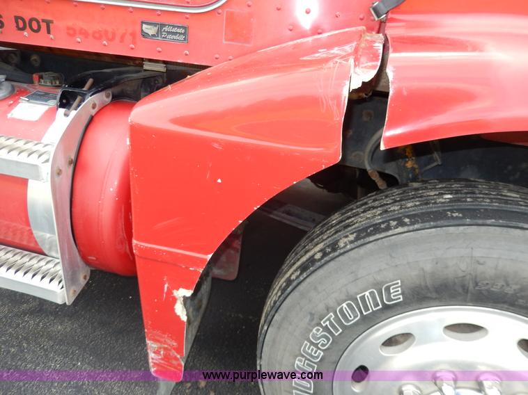 image for item D8146 1996 Peterbilt 377 semi truck