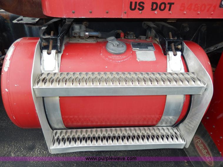 image for item D8146 1996 Peterbilt 377 semi truck