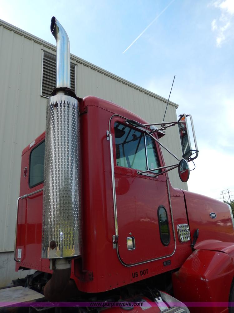 image for item D8146 1996 Peterbilt 377 semi truck