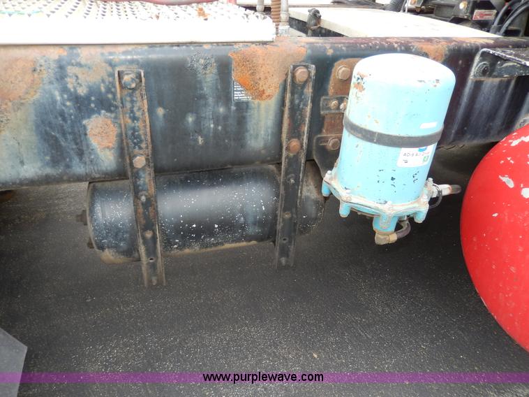 image for item D8146 1996 Peterbilt 377 semi truck