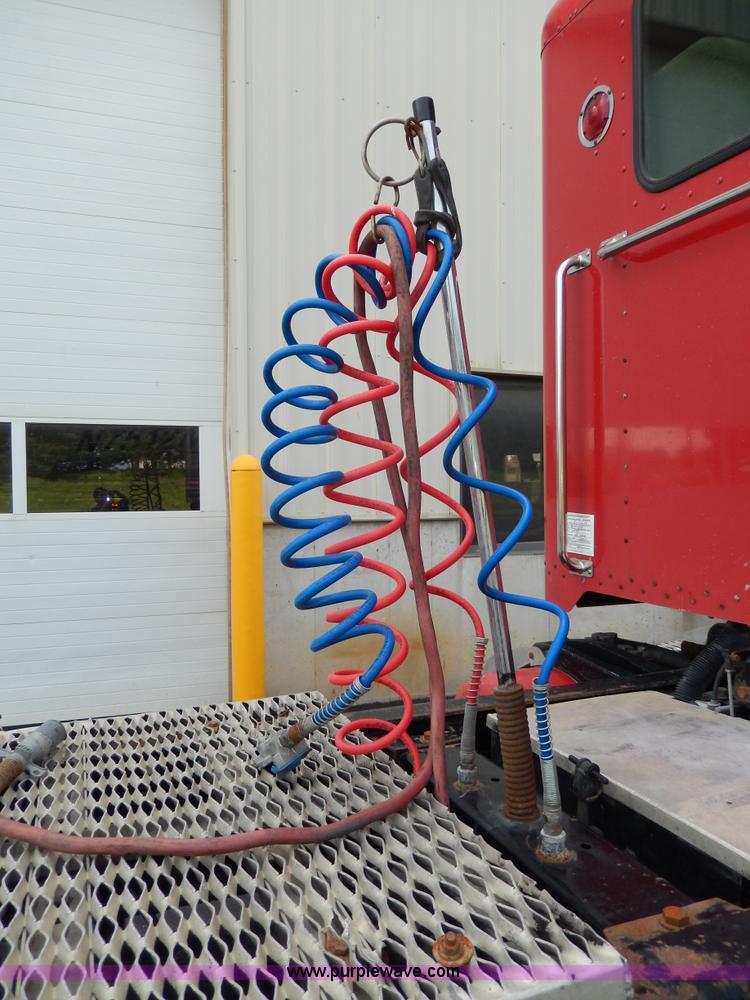 image for item D8146 1996 Peterbilt 377 semi truck