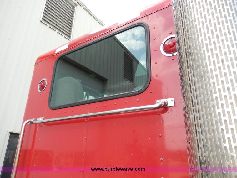 image for item D8146 1996 Peterbilt 377 semi truck