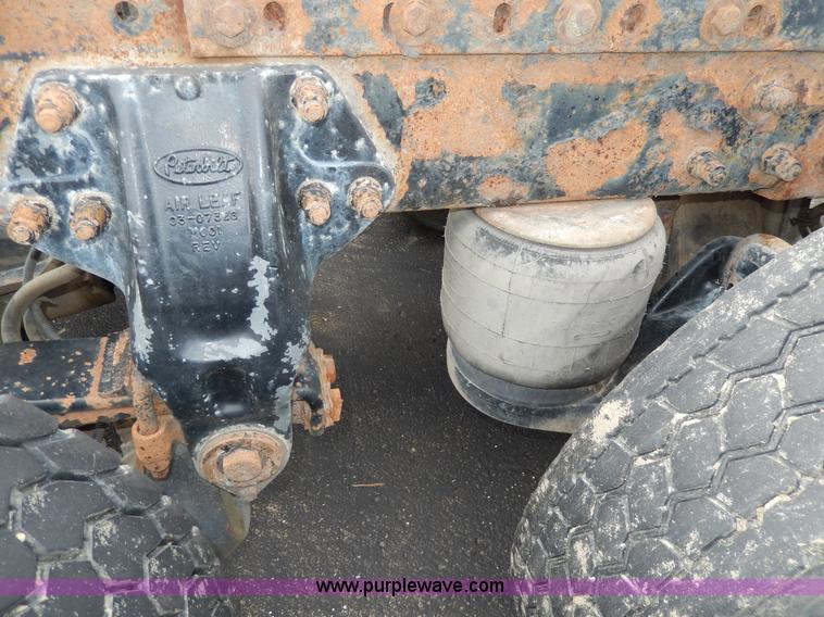 image for item D8146 1996 Peterbilt 377 semi truck