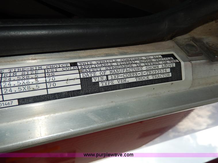 image for item D8146 1996 Peterbilt 377 semi truck