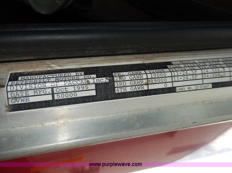 image for item D8146 1996 Peterbilt 377 semi truck