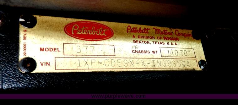 image for item D8146 1996 Peterbilt 377 semi truck