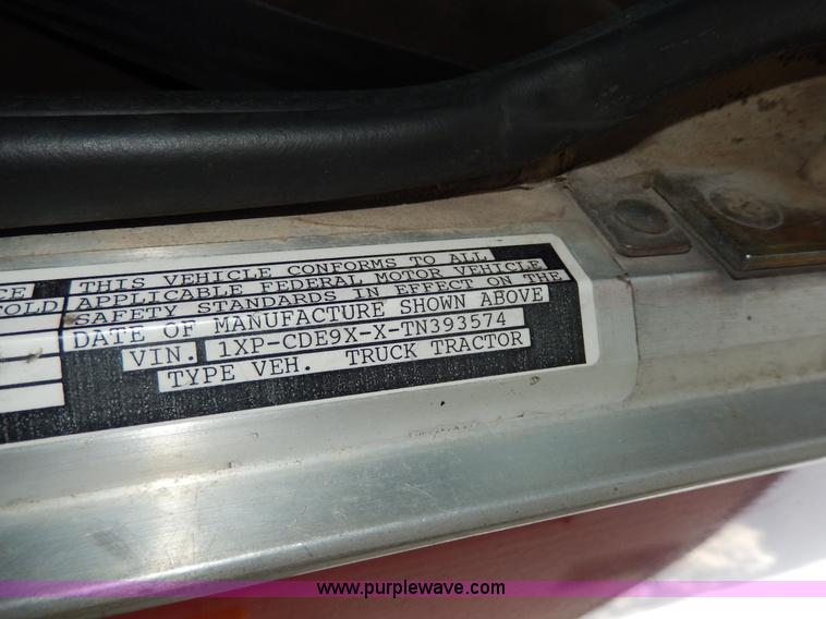 image for item D8146 1996 Peterbilt 377 semi truck