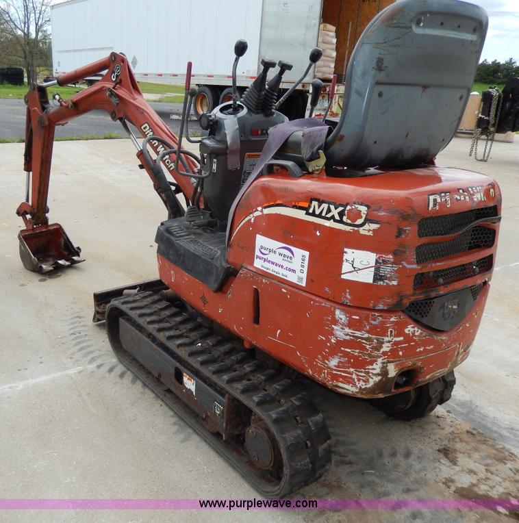 image for item D8165 2005 Ditch Witch MX9 mini excavator