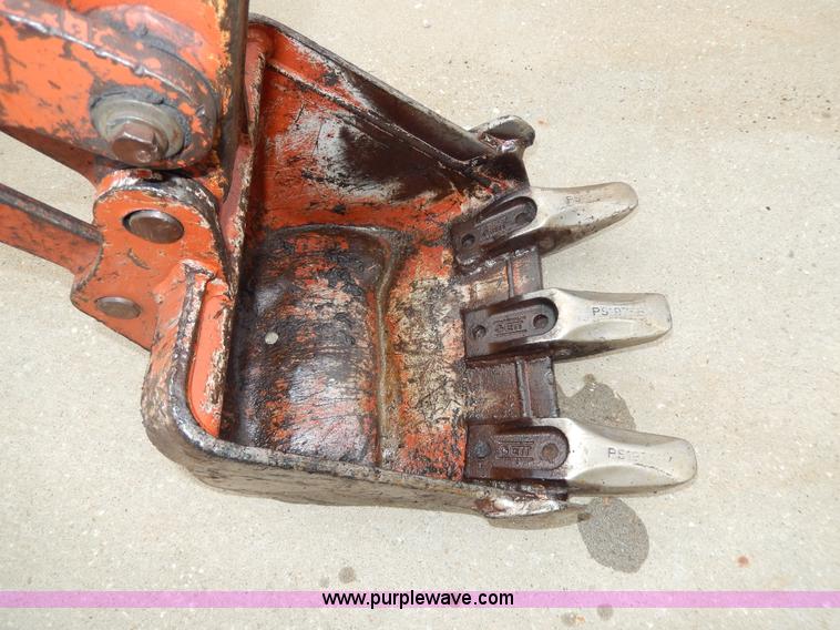 image for item D8165 2005 Ditch Witch MX9 mini excavator