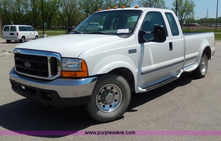 image for item D8173 1999 Ford F250 XLT Super Duty pickup truck