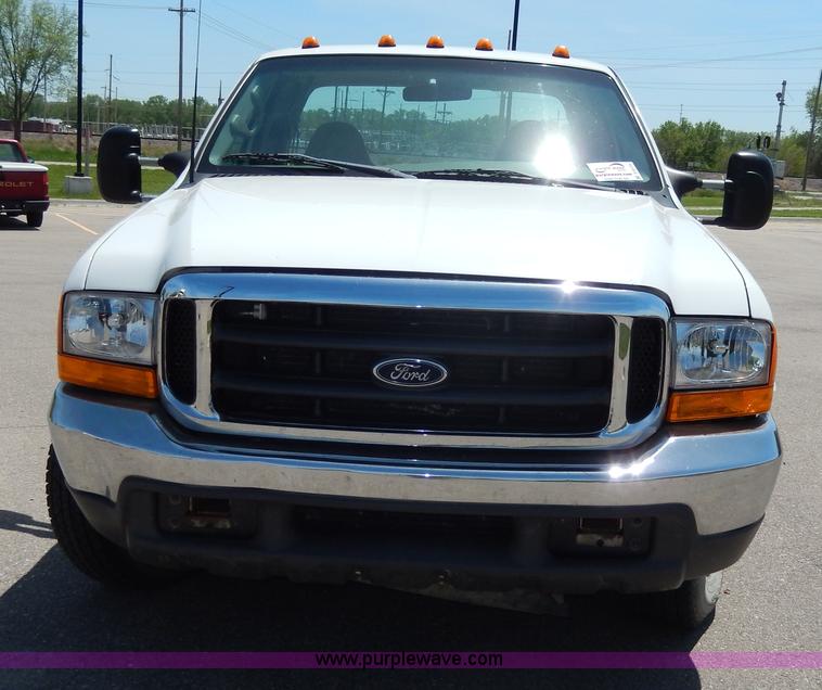 image for item D8173 1999 Ford F250 XLT Super Duty pickup truck