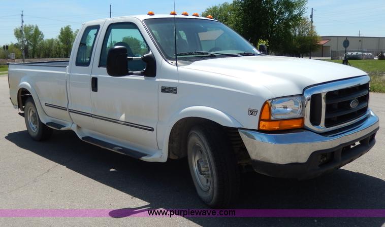 image for item D8173 1999 Ford F250 XLT Super Duty pickup truck