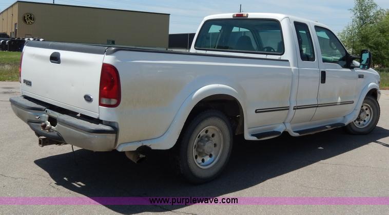 image for item D8173 1999 Ford F250 XLT Super Duty pickup truck