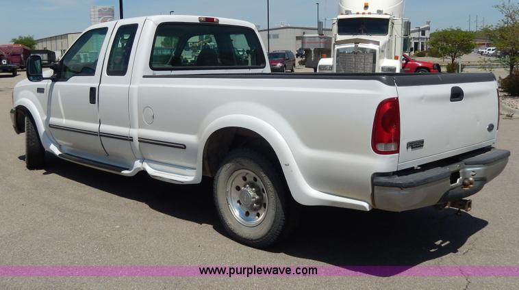 image for item D8173 1999 Ford F250 XLT Super Duty pickup truck