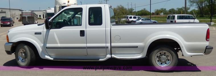 image for item D8173 1999 Ford F250 XLT Super Duty pickup truck