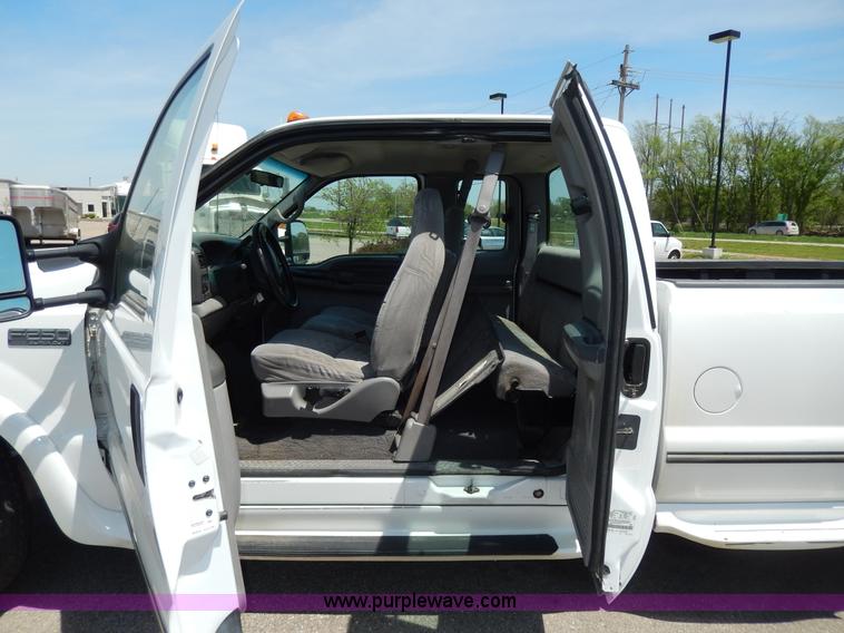 image for item D8173 1999 Ford F250 XLT Super Duty pickup truck