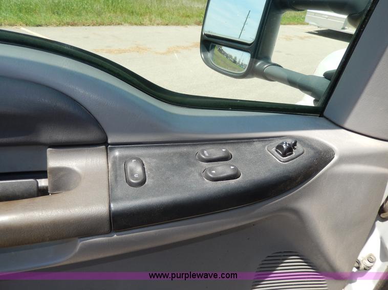 image for item D8173 1999 Ford F250 XLT Super Duty pickup truck