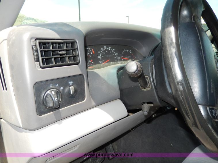 image for item D8173 1999 Ford F250 XLT Super Duty pickup truck