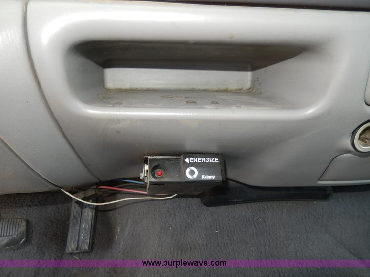 image for item D8173 1999 Ford F250 XLT Super Duty pickup truck