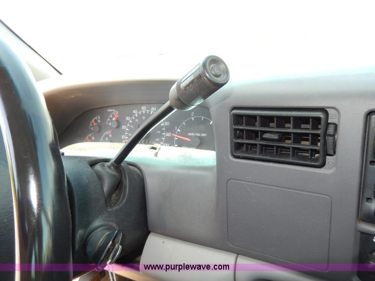 image for item D8173 1999 Ford F250 XLT Super Duty pickup truck